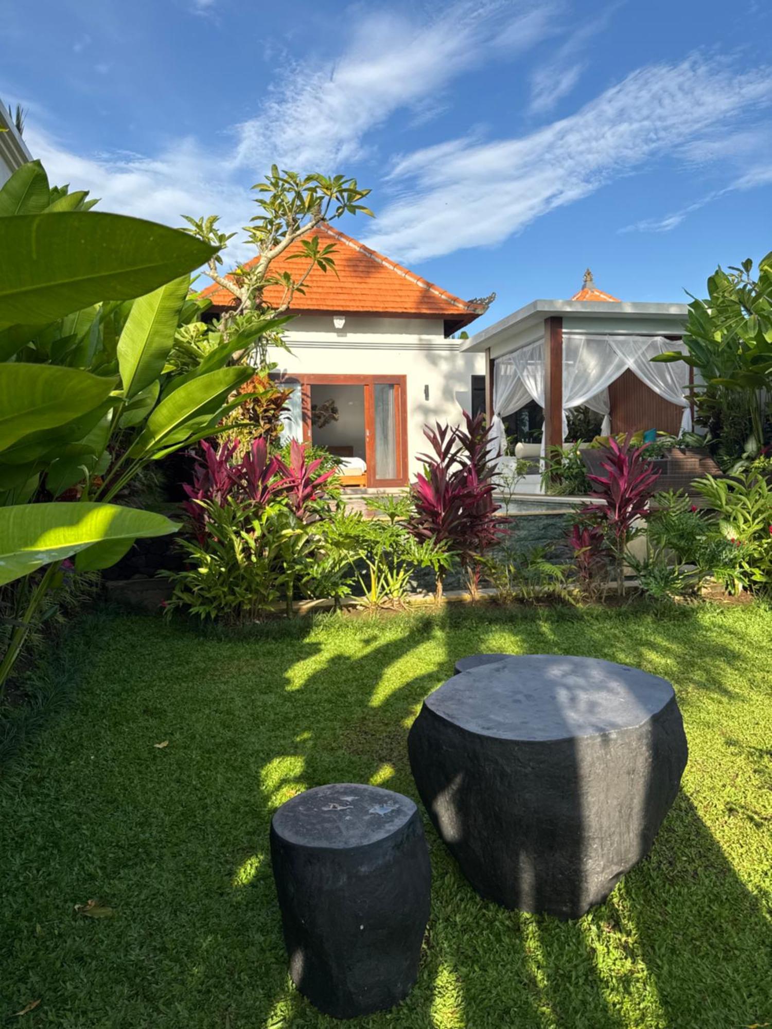 The Sidemen Villa Exterior photo