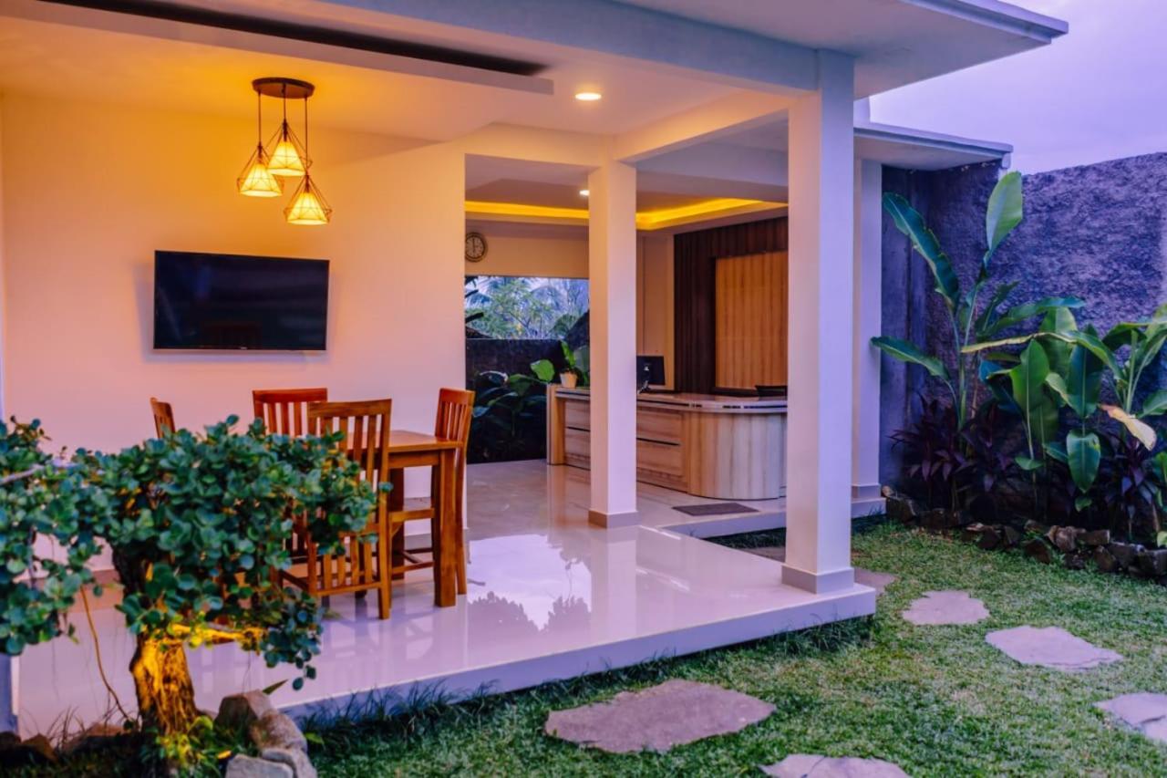 The Sidemen Villa Exterior photo